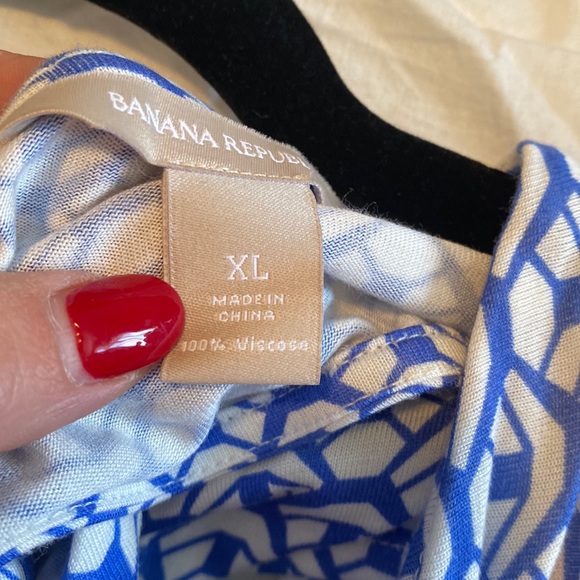 Banana Republic Blue & White Geometric Shape Cross Back Long Tank - Picture 4 of 5